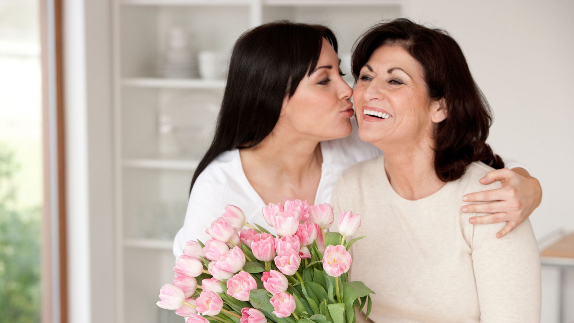 Dzień Matki 2025 - poznaj idealne pomysły jak uszczęśliwić mamę